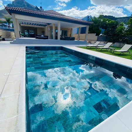 Villa VILLA LUXE MADROÑAL&POOL PRIVATE Heated